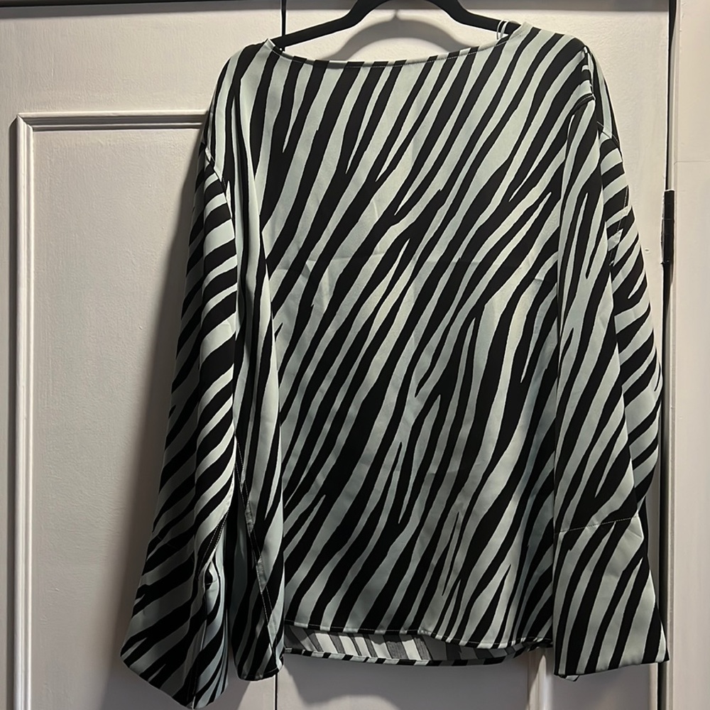 En Thread tunic style mint-green zebra print blouse. XL.  EUC